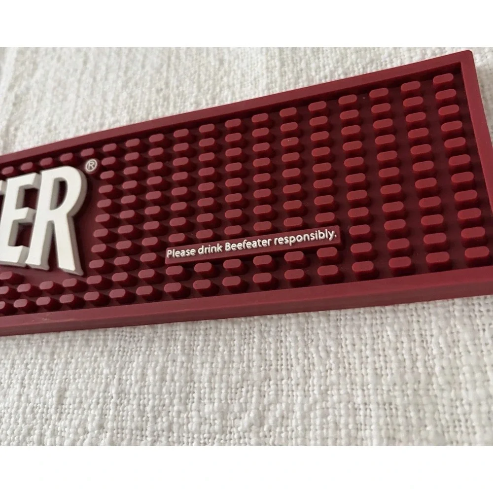 A RUBBER BEEFEATER BAR MAT Vodka EUC Cocktail Bar Cart Party Hostess